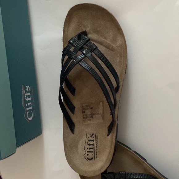 NEW CLIFFS WHITE MOUNTAIN BIG TIME SANDAL Slip On Black Leather Thong 8 - Picture 5 of 9